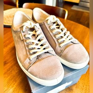 Woman’s Size 7/7.5 (38) Ecco Soft 7 Sneakers - Warm Grey